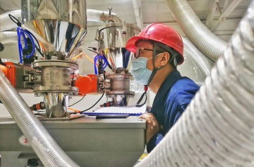 甘肅首條熔噴布生產(chǎn)線產(chǎn)品順利下線，經(jīng)緯編布制造迎來新篇章